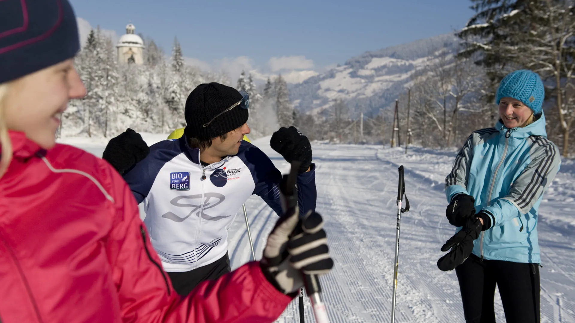 Langlaufende Personen in Mayrhofen-Hippach im Schnee